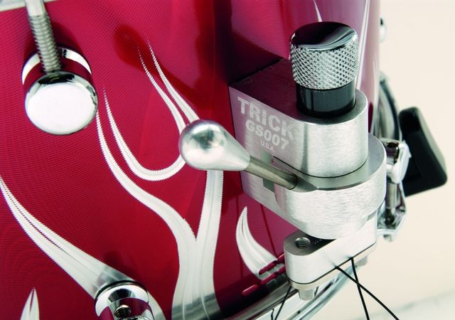 blank The GS007 snare throw-off is welcome here – it operates by a smooth-feeling lever and works well
